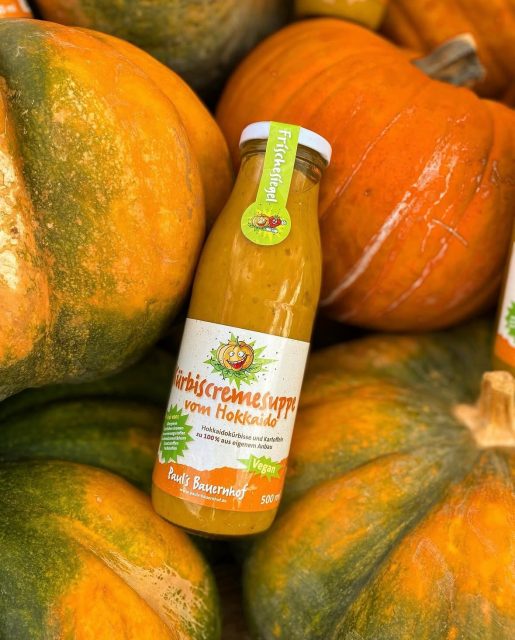 Unsere Produkte für Zuhause!🍴
Ein weiteres Kürbisjahr geht zu Ende – und wir verabschieden uns in die Winterpause 👋🏻

Aber keine Sorge: kulinarisch müsst ihr auf die Kürbiserlebniswelt nicht verzichten! 🍽️

Viele unserer liebsten Produkte findet ihr auch in unserem Onlineshop – so könnt ihr euch den Herbstgeschmack ganz einfach nach Hause holen.
Perfekt, um die kalten Tage ein bisschen gemütlicher zu machen ✨☺️

Von süß bis herzhaft, von Aufstrichen bis Ölen – stöbert durch unser Sortiment und genießt unsere Produkte, wann immer ihr mögt 🧡

#kürbis #onlineshop #fruchtaufstrich #öl #balsamico