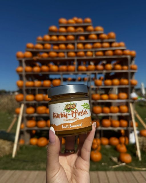 Unsere Fruchtaufstriche bringen den Frühling aufs Brot 🌷🍓

Sie schmecken nicht nur klassisch auf frischem Brot oder Brötchen wunderbar, sondern bringen auch Abwechslung in eure Küche:

• ein Löffel in Naturjoghurt
• perfekt als Topping auf Milchreis
• und wer‘s besonders mag: als feiner Kontrast auf einem Camembert-Brot

🛒 Ihr findet unsere Aufstriche in unserem Online-Shop

#erdbeere #heidelbeeren #marmelade