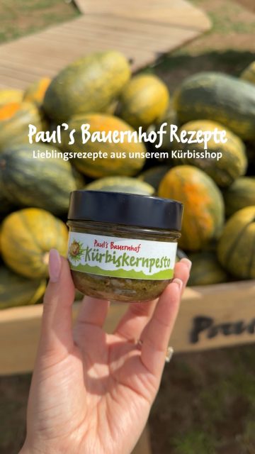 Kürbiskern-Pesto mit Nudeln & Rucola - einfach, schnell und richtig lecker! 🎃💚

Unser Pesto macht aus einfachen Nudeln im Handumdrehen ein richtig leckeres Rezept und ihr bekommt es bei uns im Kürbisshop in der Kürbiserlebniswelt! 

Vorbeikommen, mitnehmen & genießen ☺️✨

#pasta #rezept #paulsbauernhof #kürbis #pesto